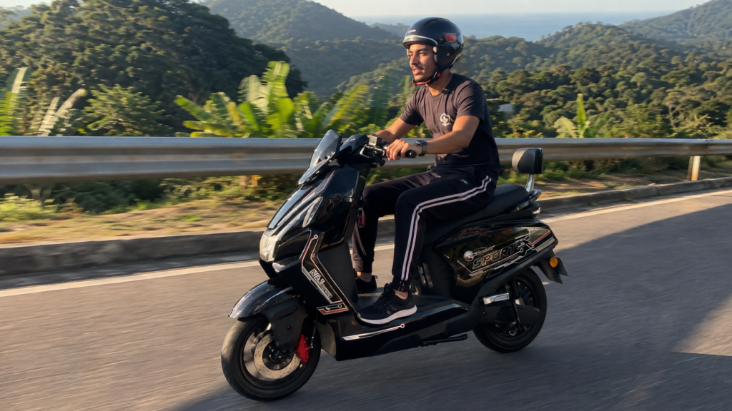 Y4-Scooter Elétrica 60V 24Ah（Prata）