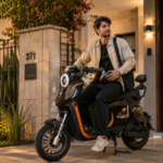 Z6 Scooter Elétrica FOXSCOO 1000W | 3 Velocidades, Alarme Anti‑Roubo, Bluetooth e Entrada USB