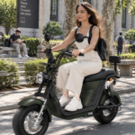 M8 -Bicicleta Elétrica 2000W 60V 24Ah, Dupla Suspensão, Freio a Disco Hidráulico (Preto)