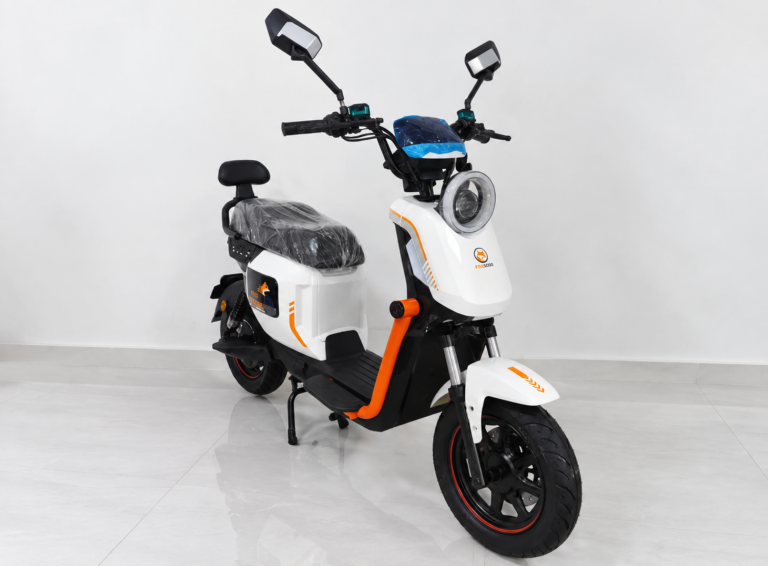 Z6 Scooter Elétrica FOXSCOO 1000W | 3 Velocidades, Alarme Anti‑Roubo, Bluetooth e Entrada USB（Branco）